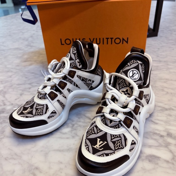 Louis Vuitton Archlight Sneaker - Picture 2 of 8